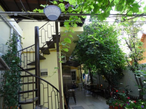 Guest House on Griboedova